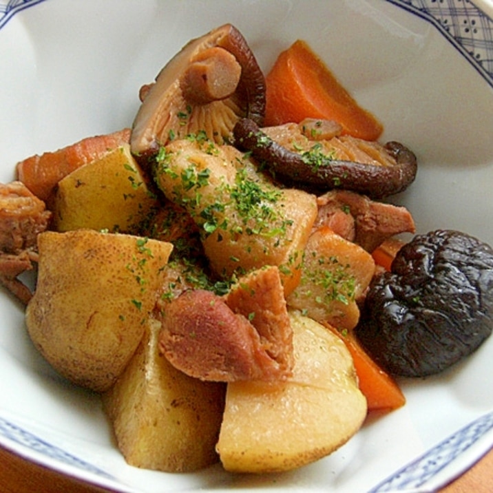 隠し味で❤鶏もも&新ジャガの煮物♪(干し椎茸だし)